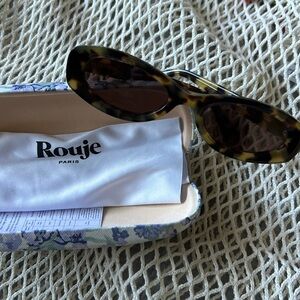 Maryline sunglasses, tortoiseshell color.